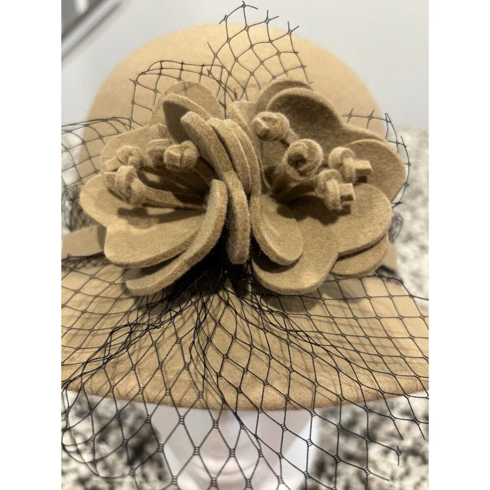 Matiose wool cloche